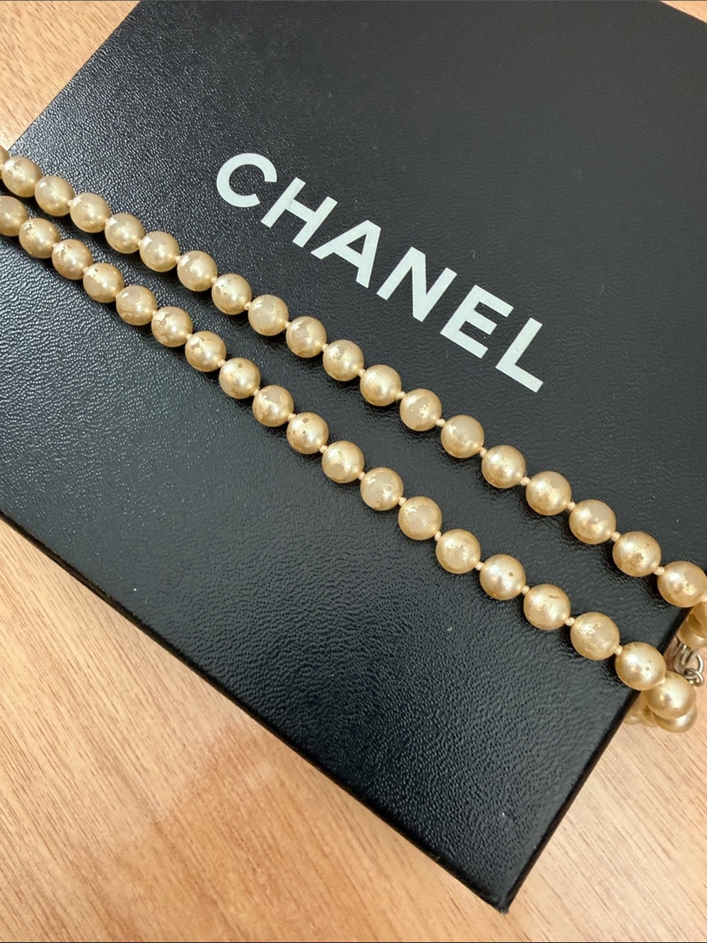 CHANEL -AUTHENTIC- Vintage Long Pearl Necklace with Silver CC Logos